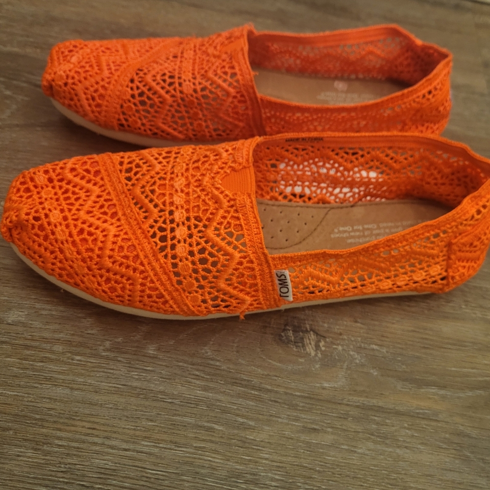 Toms Neon Crochet Slip On Shoes Size 7